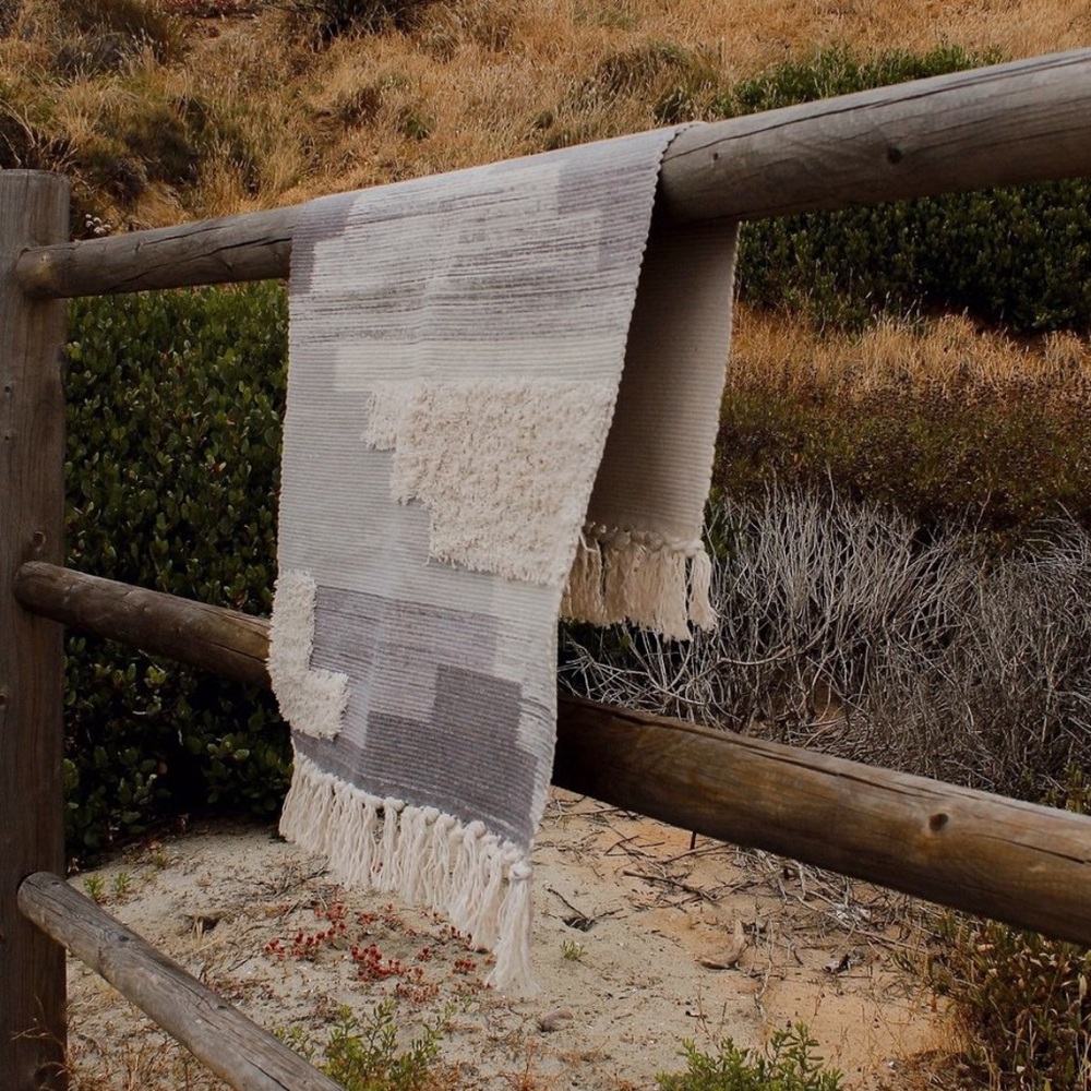 Mary Anges Rug - Picture 2 of 3